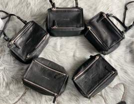 Picture of Givenchy Handbags _SKUfw240169699fw